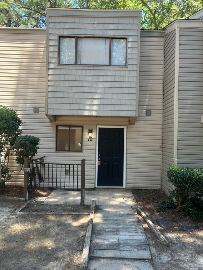 Building Photo - 240 Jamil Rd