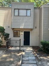 Building Photo - 240 Jamil Rd