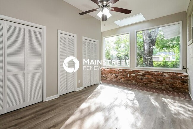 Foto del edificio - 2327 Hirsch Ave