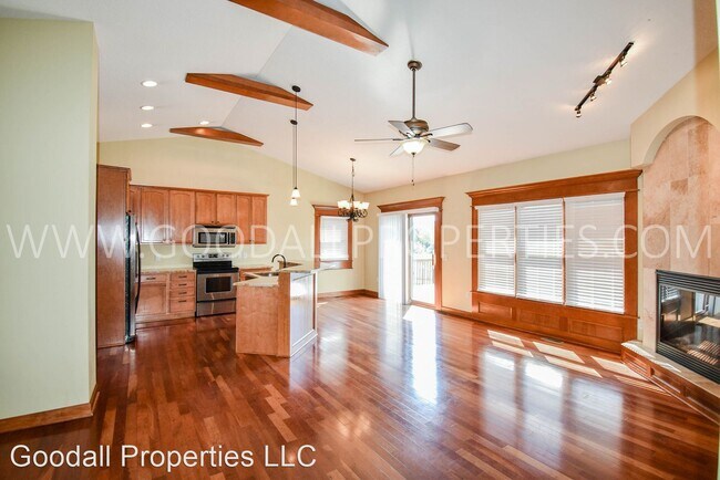 Building Photo - 4 br, 2.5 bath House - 40 NE Gracewood Dr