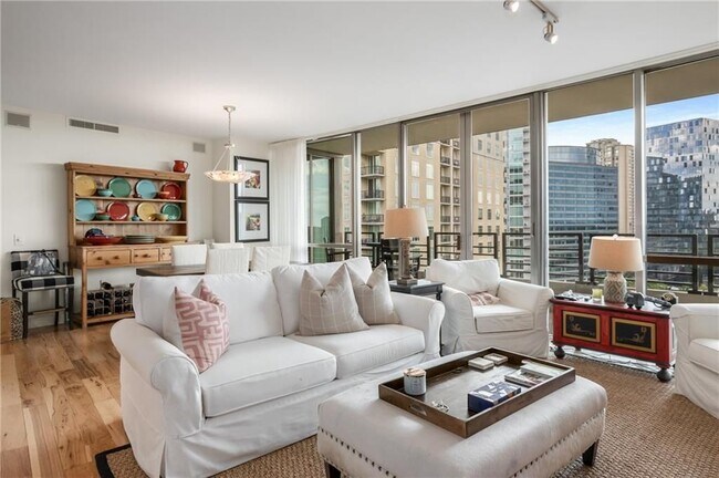 Foto del edificio - 700 Park Regency Pl NE