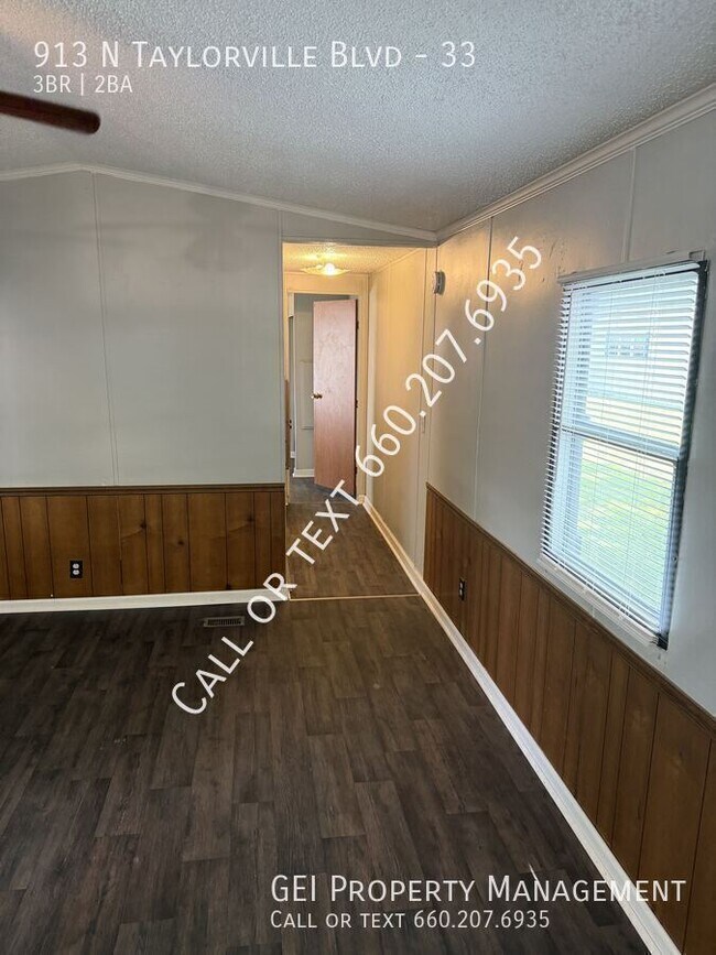 Foto del edificio - 913 N Taylorville Blvd