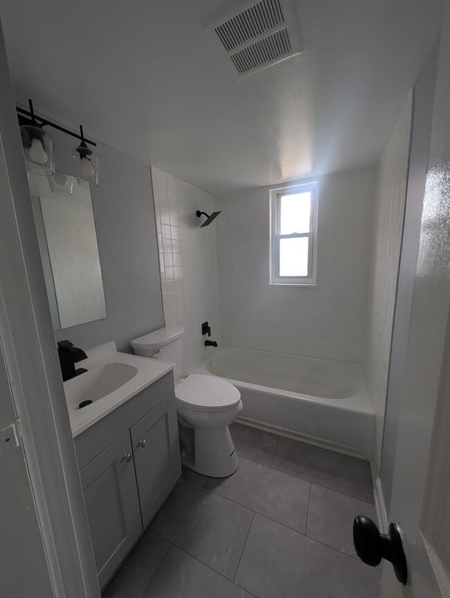 Foto del edificio - Charming Units in Euclid, Cleveland!