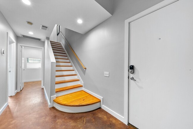 Building Photo - 2614 Chenevert St