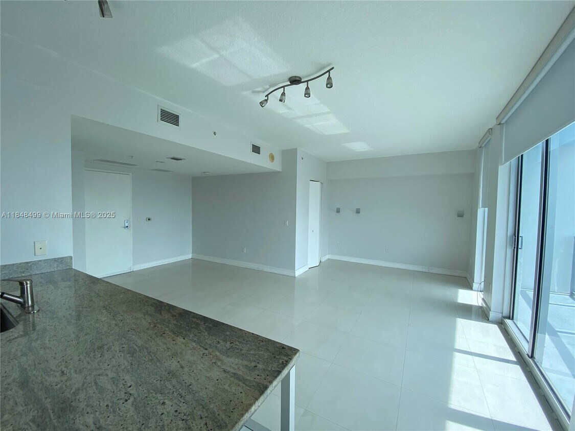Foto principal - 185 SW 7th St