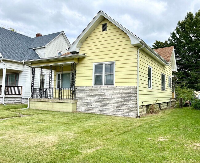 Foto del edificio - Modern Comfort Meets Classic Charm – 2BR H...