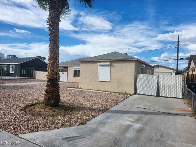 Building Photo - 4624 Evergreen Pl