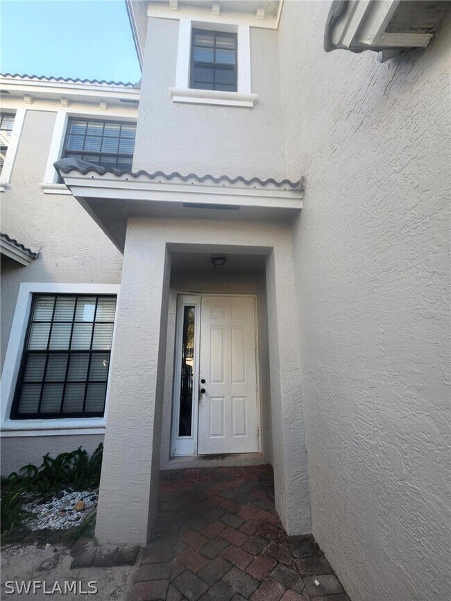 Foto del edificio - 14708 Sutherland Ave