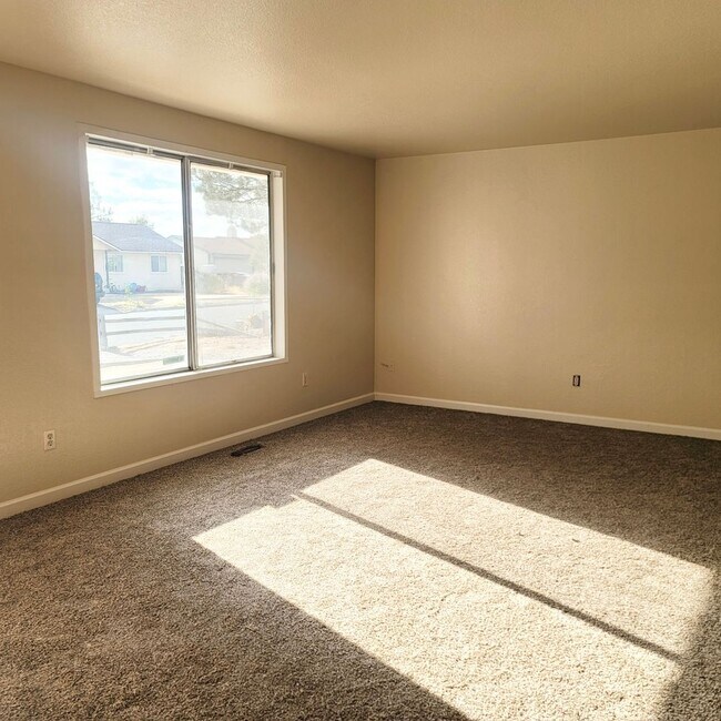 Building Photo - 4 Bedroom Home in Fernley, NV