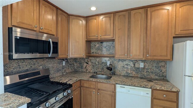 Building Photo - 8650 SW 67th Ave