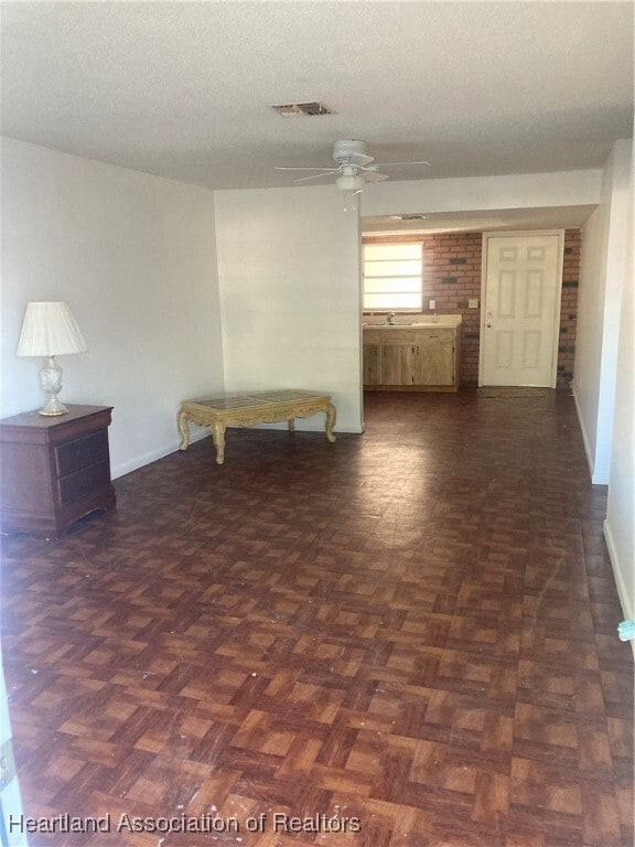 Foto del edificio - 614 Denise Ave