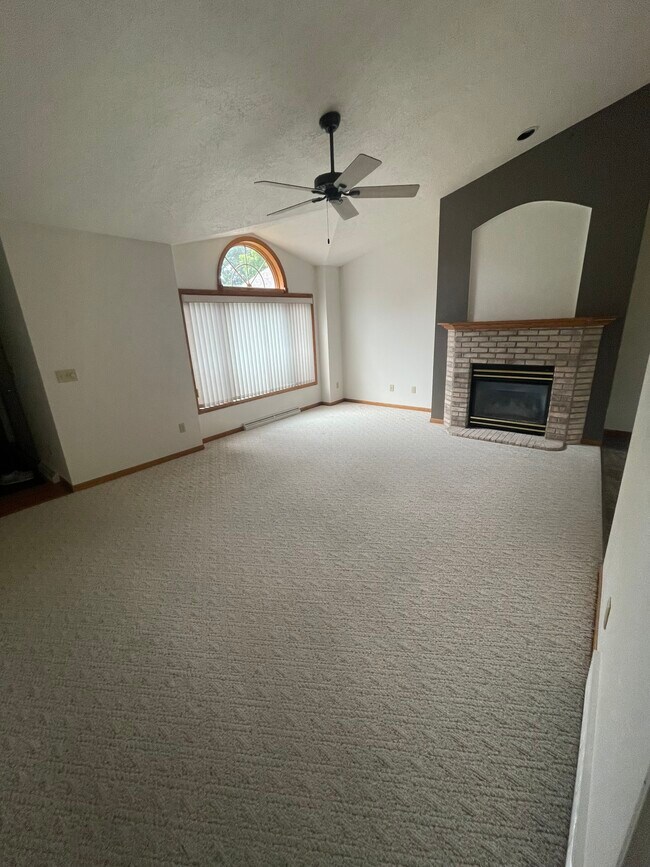 Sala de estar - 817 Thelosen Dr