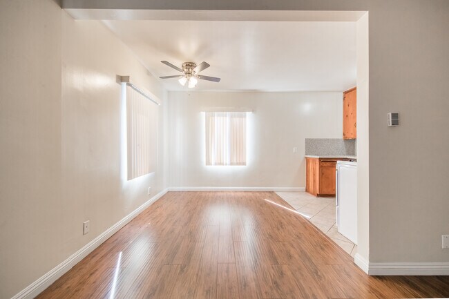 Foto del edificio - 14215 Sylvan St
