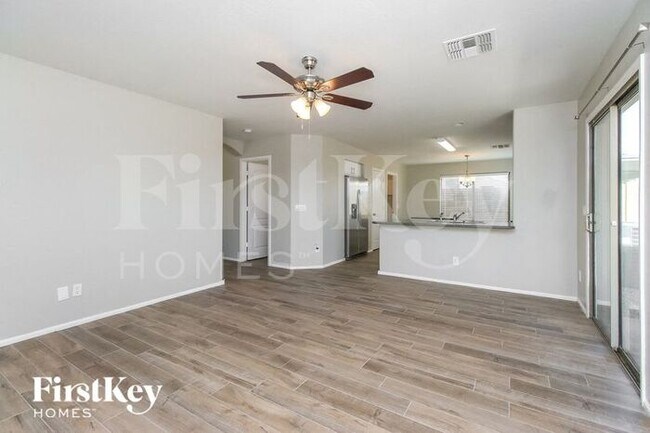 Foto del edificio - 1759 E Leslie Ave