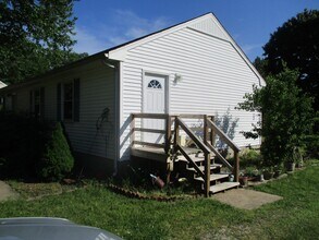 Building Photo - 4611 Rochambeau Dr