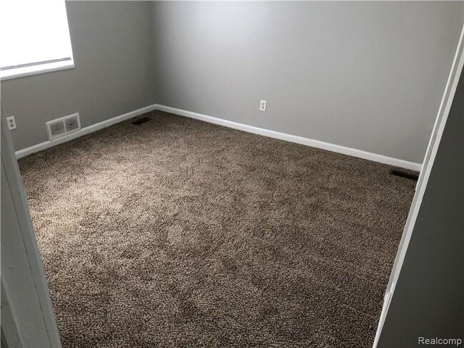 Building Photo - Charming 3-Bedroom Home with Private Yard in a Prime Location!