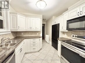 Building Photo - 81 Heney St