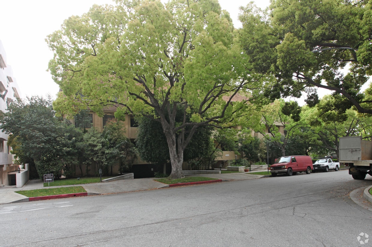 Building Photo - 430 N Maple Dr