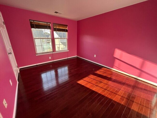 Foto del edificio - 9541 Evergreen Circle