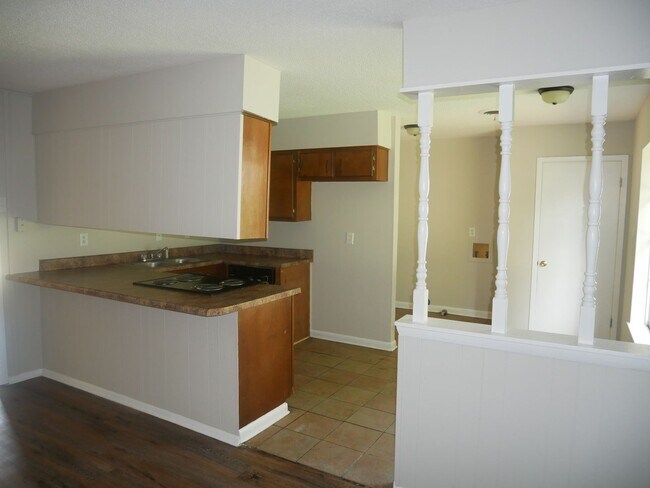 Building Photo - 3330 Mayfair Rd