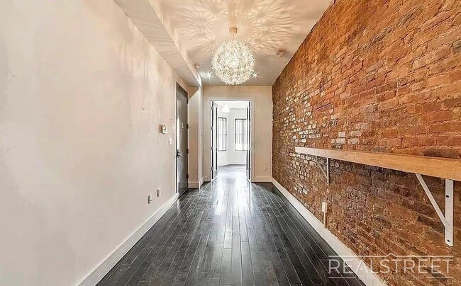 Photo - Putnam Ave Apartment