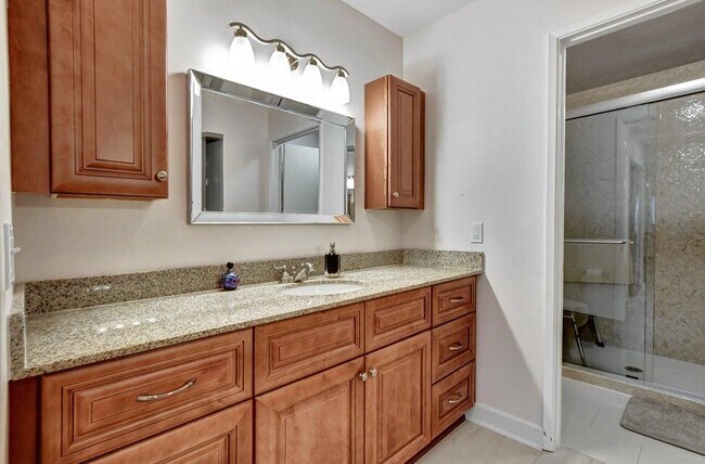 Foto del edificio - 8046 Summerview Terrace