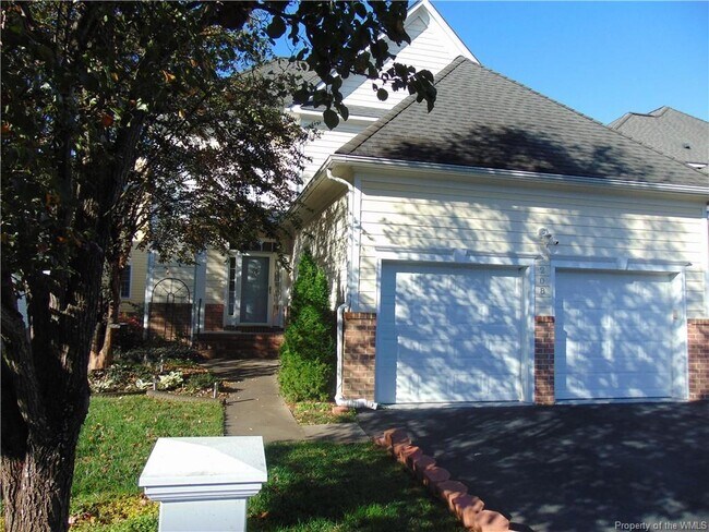 Building Photo - 208 Suri Dr