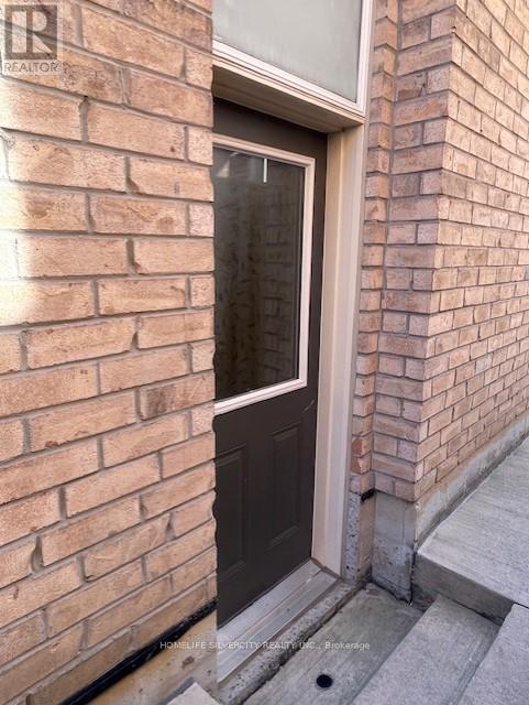 Building Photo - 42 Lavallee Cres
