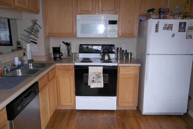 Building Photo - 5550 Corbett Dr