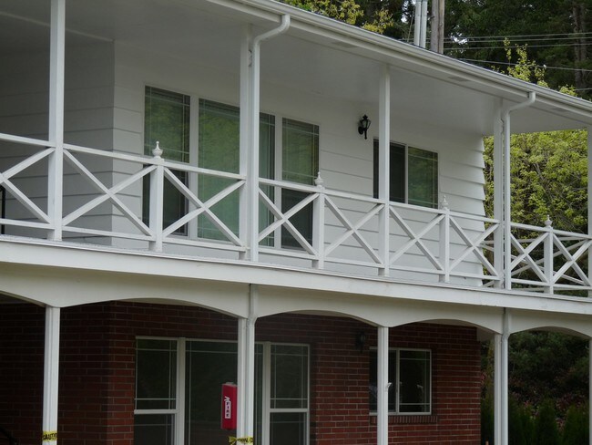Foto del edificio - Clover Creek Manor Apartments