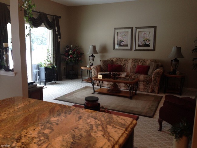 Building Photo - 3 br, 2.5 bath Townhome - 15 Emily Ct Town...