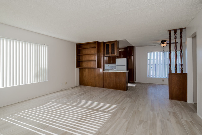 Living Room - 4622 Hamilton St