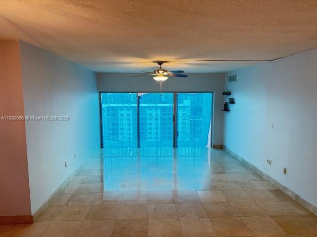 Foto del edificio - 500 Bayview Dr