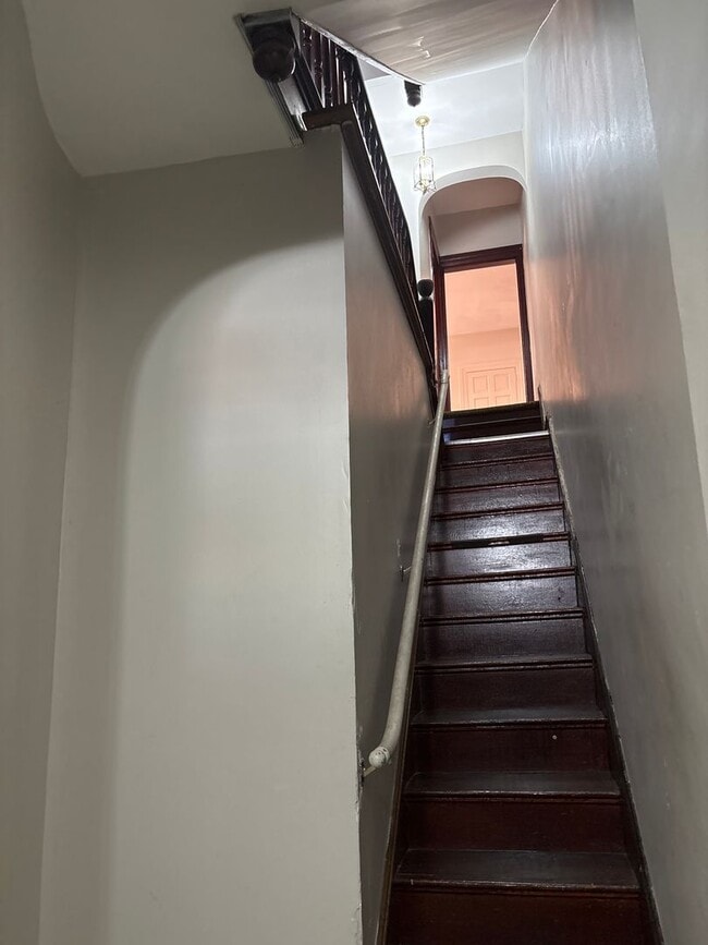 Foto del edificio - Move In Ready! 4 Bedroom Apartment in York...