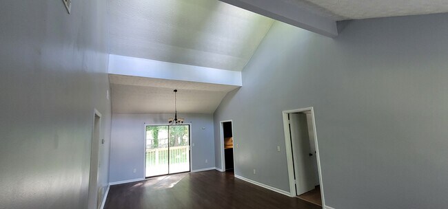 Foto del edificio - 804 Emerald Forest Cir
