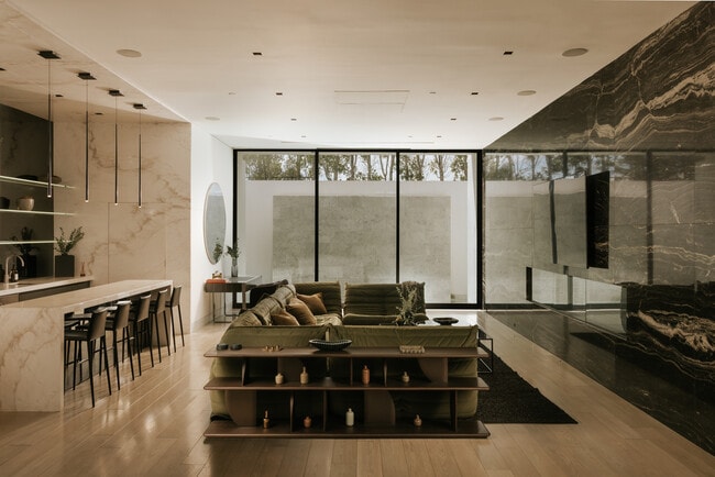 Foto del edificio - 1536 Blue Jay Way
