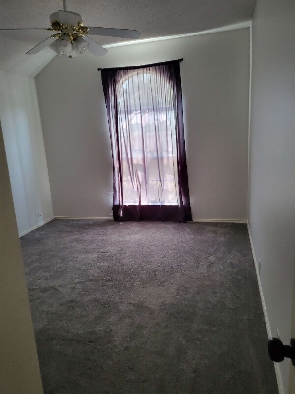 Foto del edificio - 4801 Parkmount Dr