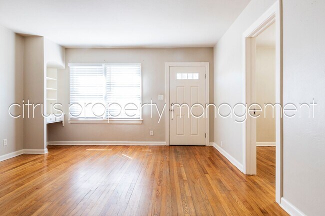 Building Photo - Adorable 2/1 in Mills/50 Filled with Vinta...