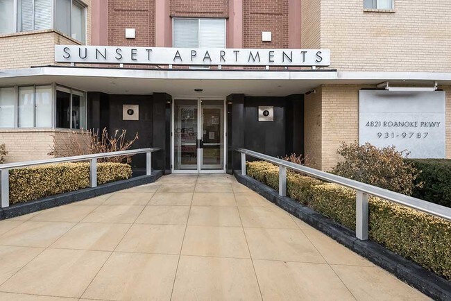 Foto del edificio - The Sunset Apartments