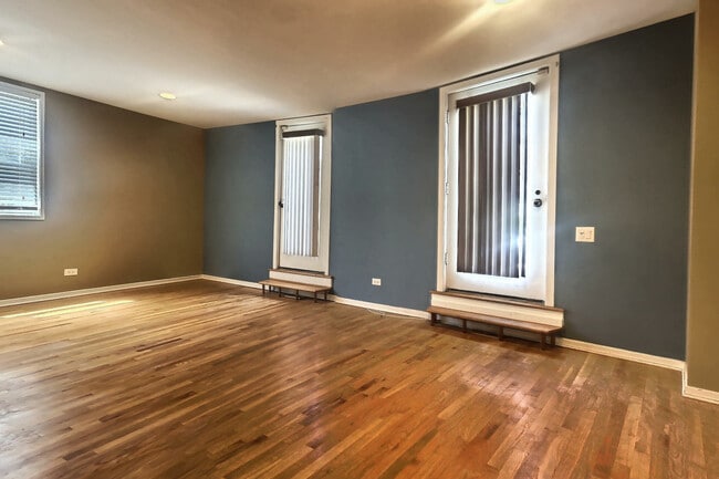 Building Photo - 127 N Francisco Terrace