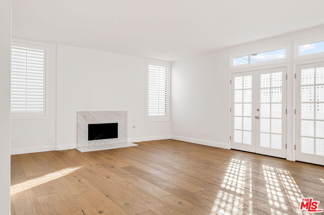 Building Photo - 11845 Mayfield Ave