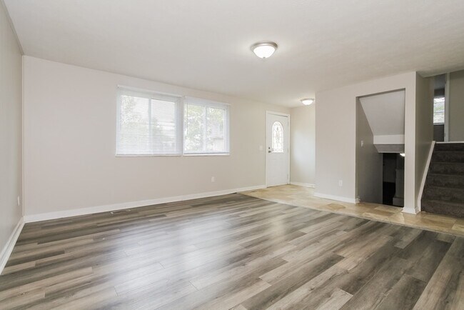 Foto del edificio - 2961 Spruceway Dr
