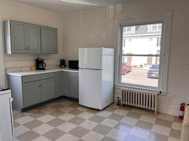 Building Photo - 408 Porter St