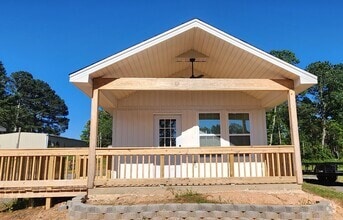 Building Photo - 3 Sara Ann Dr