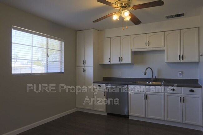 Building Photo - 1734 W 5th Pl