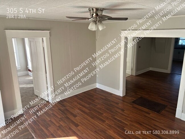 Building Photo - 305 S 4th St