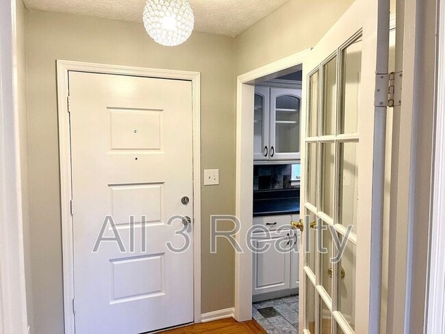 Building Photo - 3305 Spring Creek Dr SE