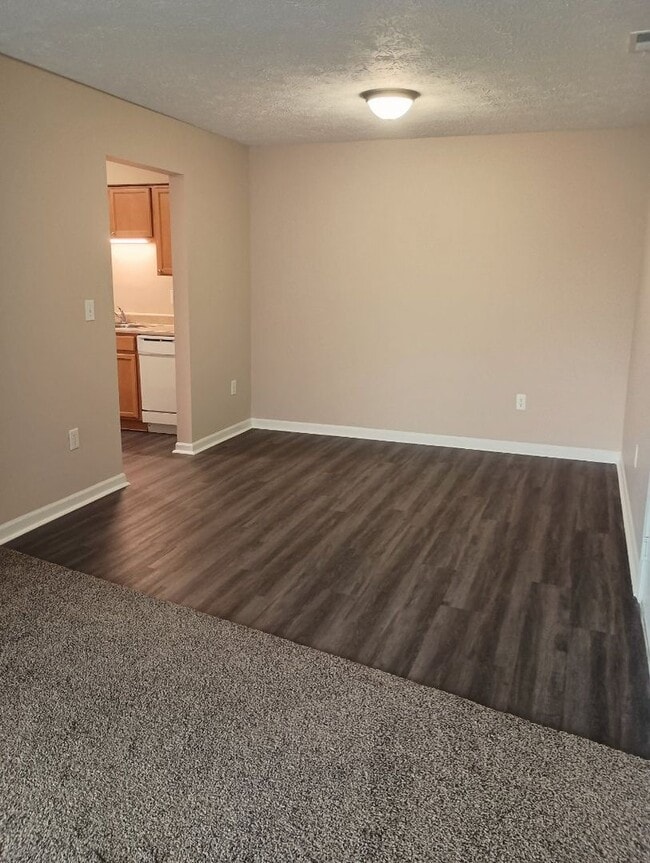 Interior Photo - 185 - COUNTRY VIEW APARTMENTS