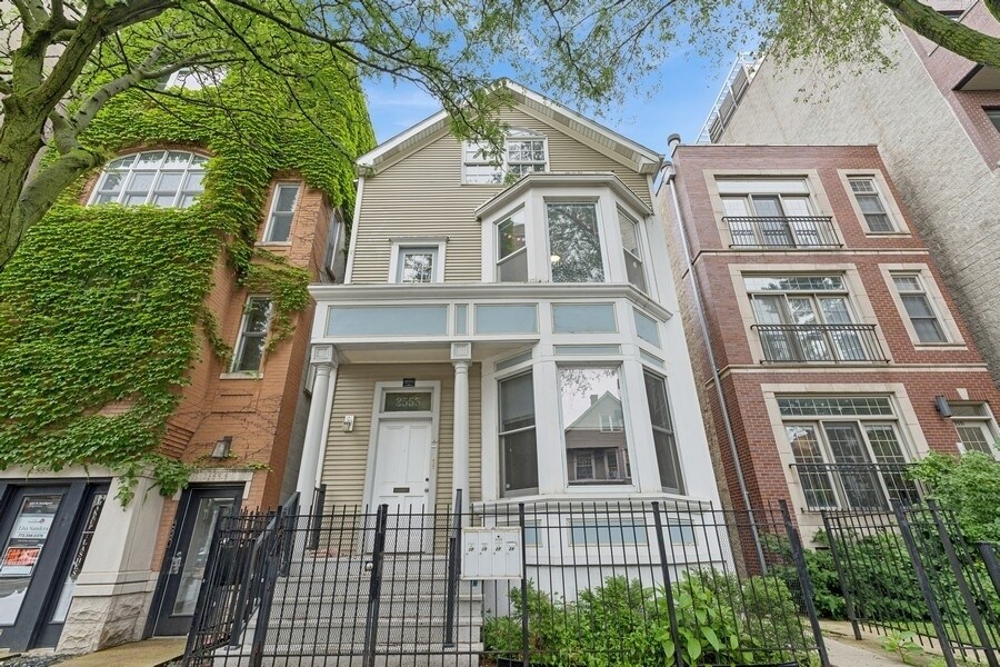 Foto principal - 2553 N Southport Ave