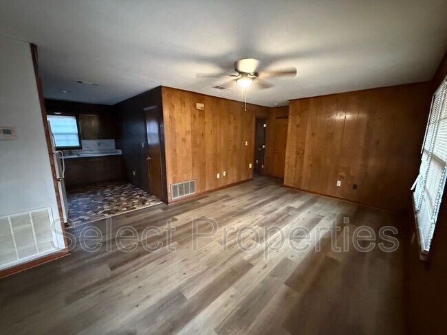 Foto del edificio - 819 W Matthews Ave